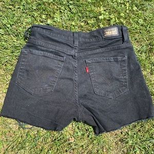 Levi cut off shorts